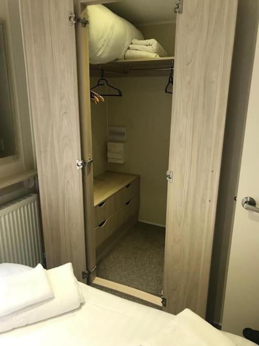 2 Bedroom Caravan. Newquay. Cornwall. New Quay エクステリア 写真